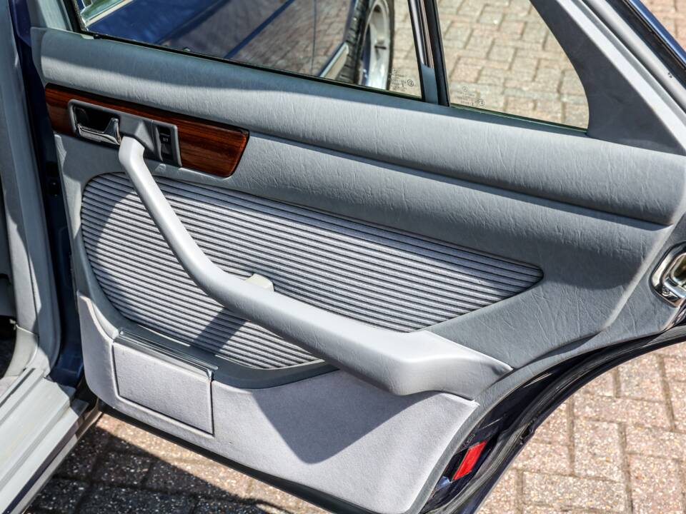Immagine 26/44 di Mercedes-Benz 500 SE (1985)
