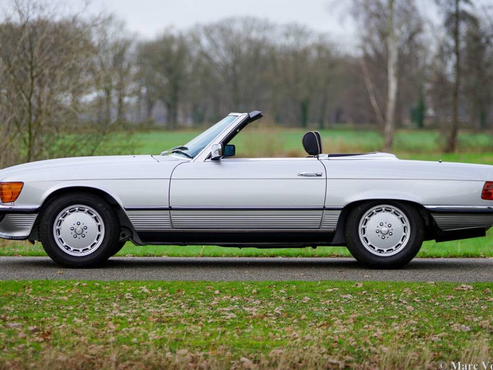 Bild 9/59 von Mercedes-Benz 280 SL (1985)