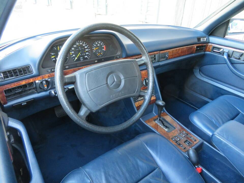Image 11/19 of Mercedes-Benz 380 SEC (1982)