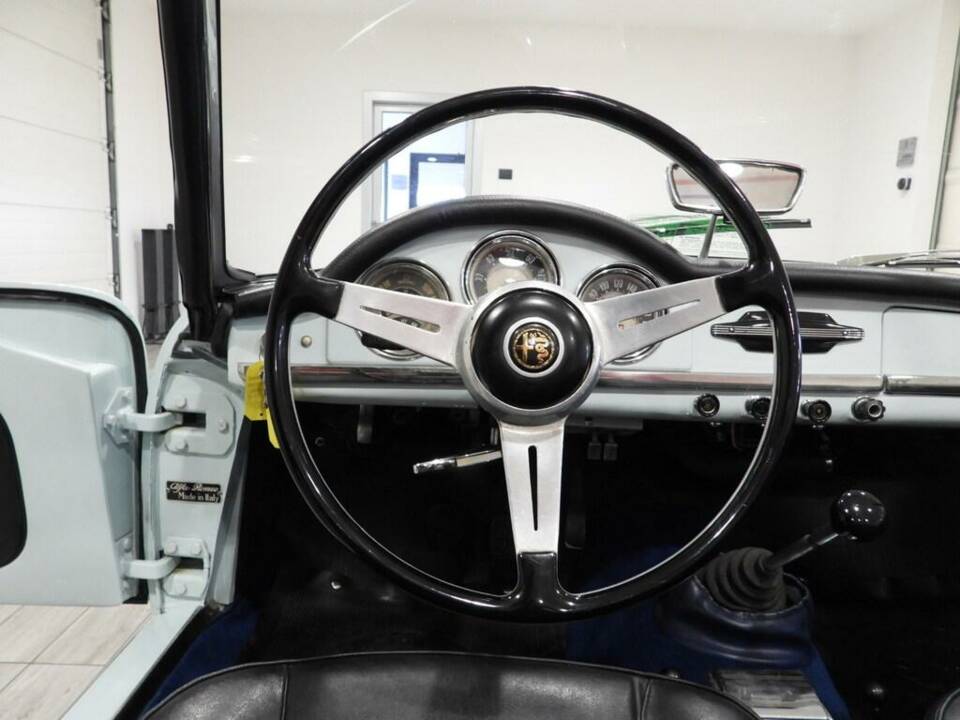 Image 6/15 of Alfa Romeo Giulia 1600 Spider (1963)