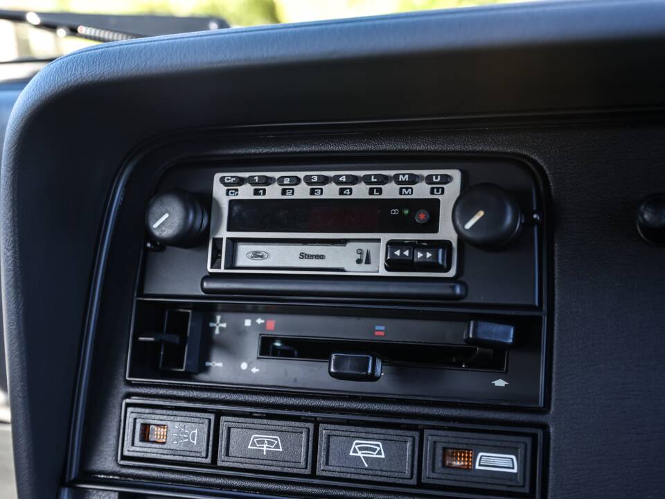 Image 37/50 of Ford Capri 2,8i (1987)