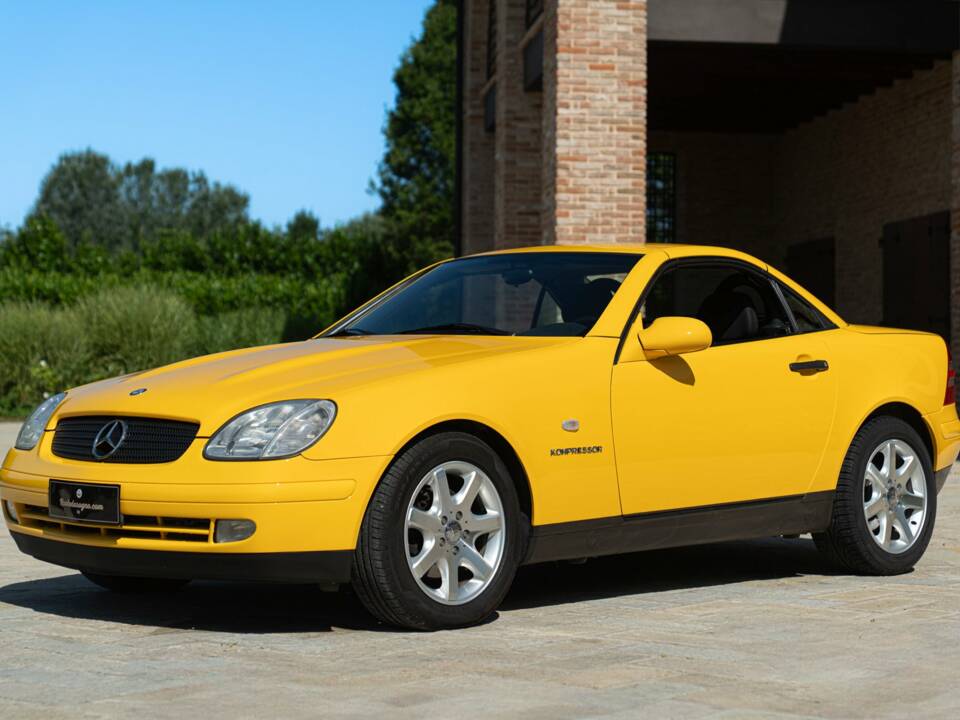 Immagine 2/50 di Mercedes-Benz SLK 200 (1997)