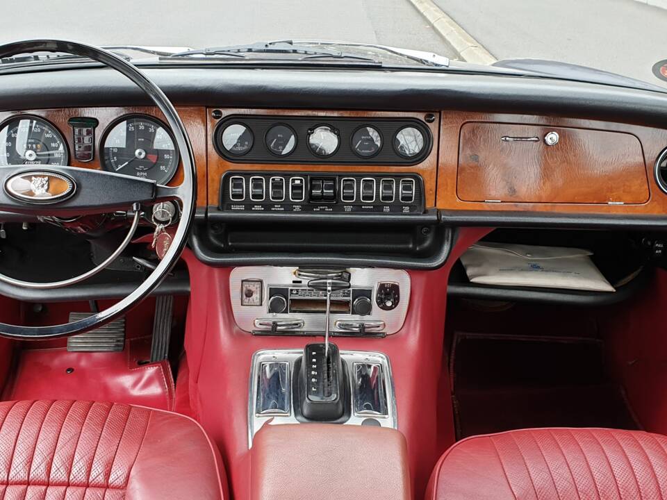Image 18/34 of Jaguar XJ 6 4.2 (1972)