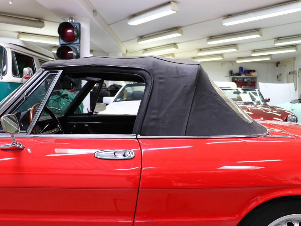 Afbeelding 25/37 van Alfa Romeo 2000 Spider Veloce (1979)