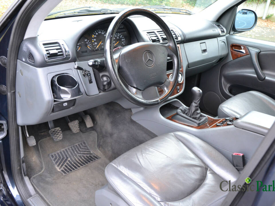 Imagen 20/50 de Mercedes-Benz ML 230 (1998)