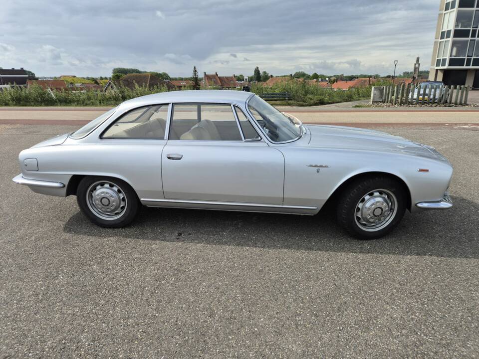 Bild 6/8 von Alfa Romeo 2600 Sprint (1965)