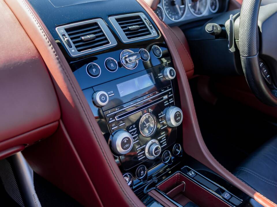 Image 31/39 of Aston Martin DBS Volante (2011)
