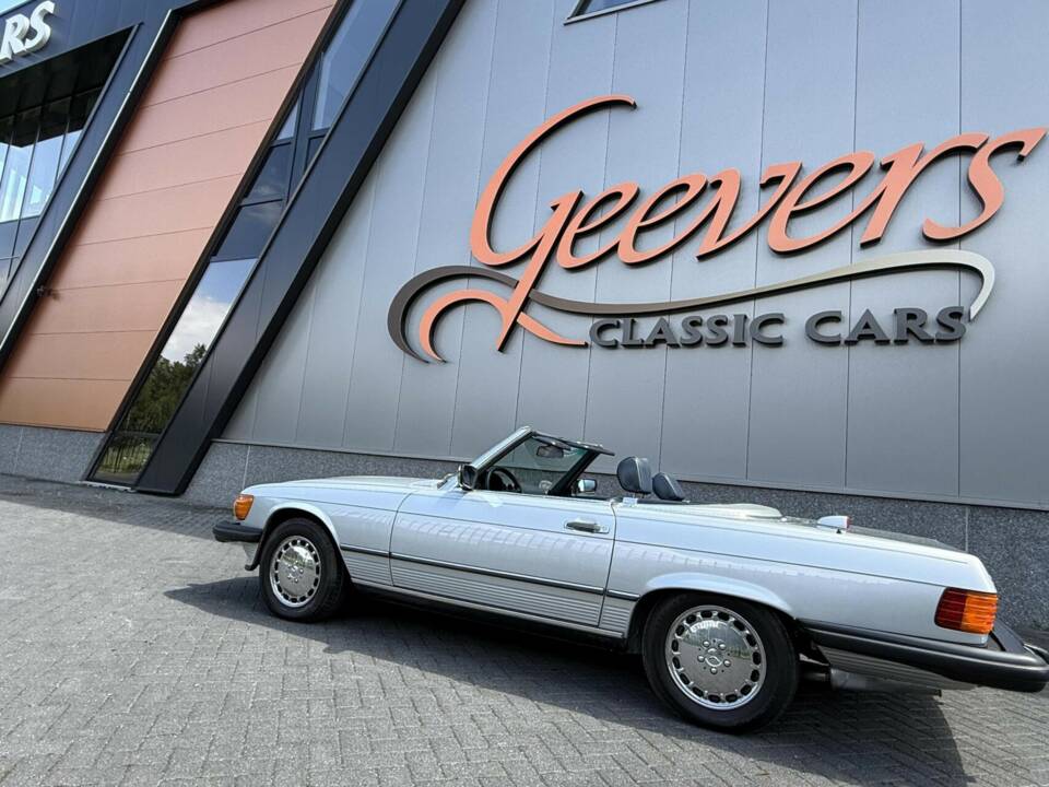 Afbeelding 11/44 van Mercedes-Benz 560 SL (1986)