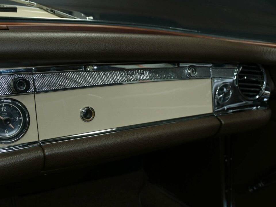Image 22/50 of Mercedes-Benz 230 SL (1967)