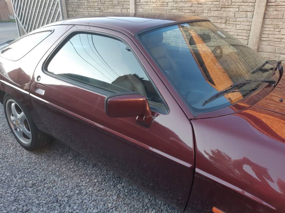 Image 2/15 of Porsche 928 S (1984)