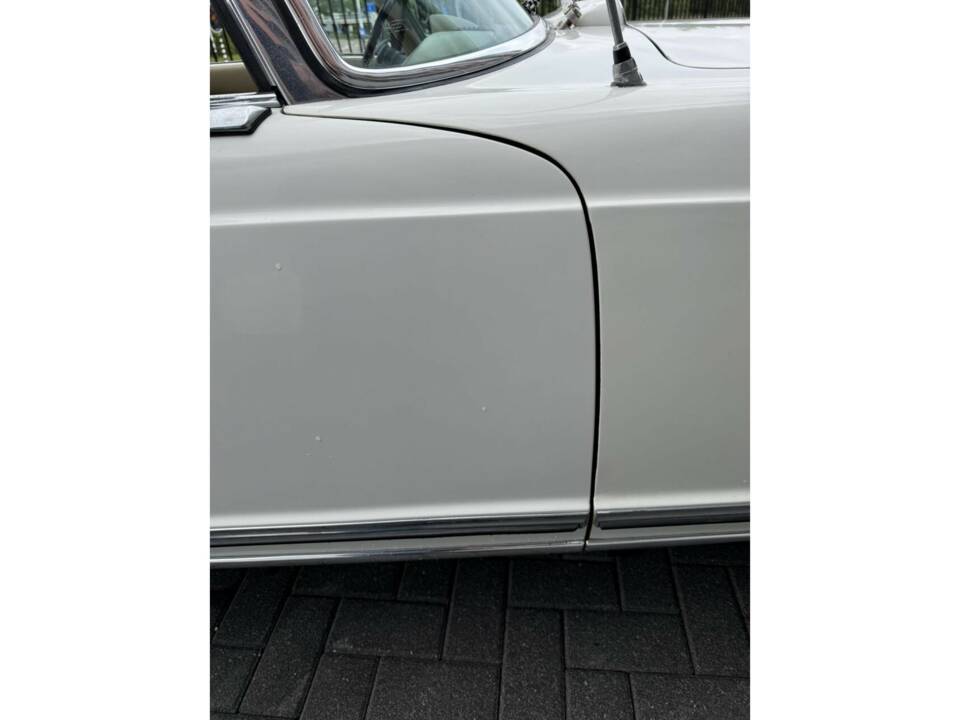 Image 25/50 of Mercedes-Benz 280 SL (1969)