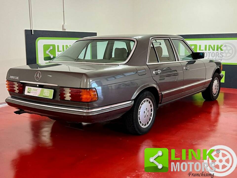 Imagen 4/10 de Mercedes-Benz 380 SE (1985)