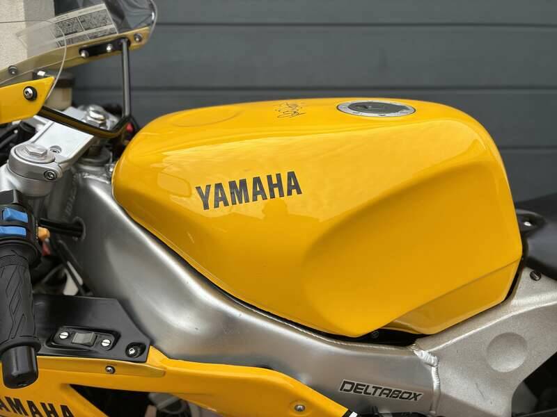 Image 10/21 of Yamaha FZR 400 (1992)