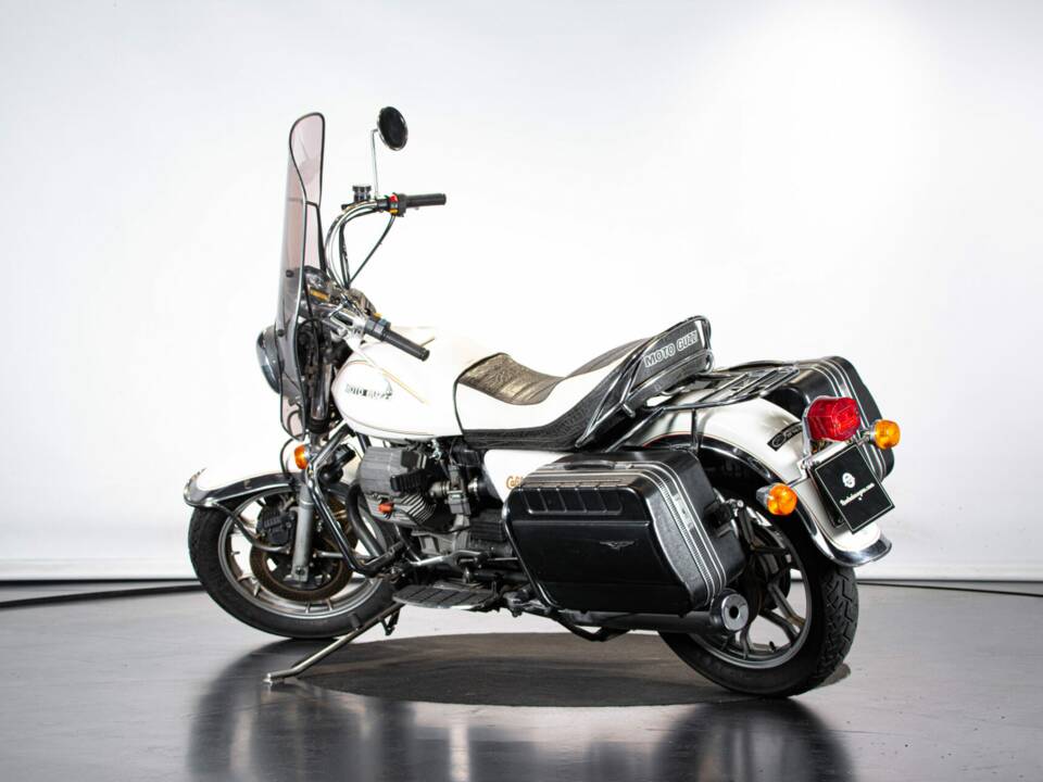 Image 2/44 de Moto Guzzi California II (1983)