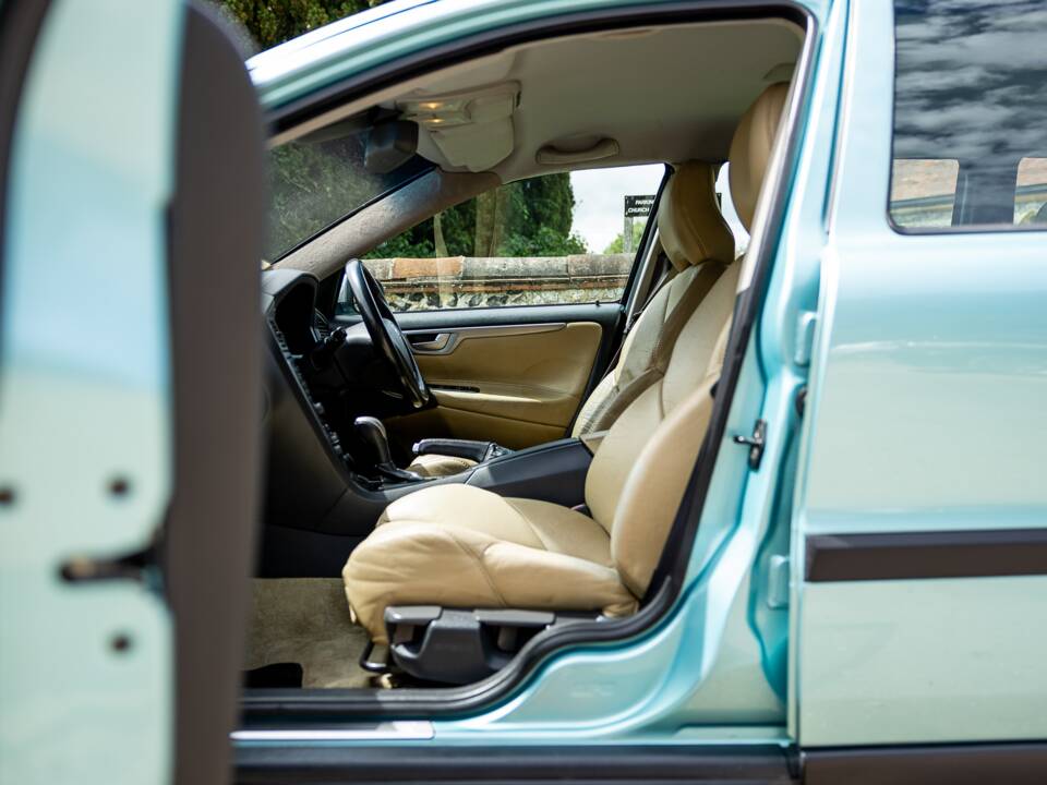 Image 26/50 de Volvo V70 R AWD (2003)