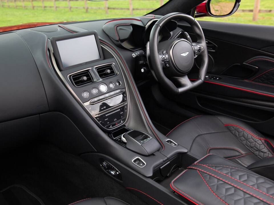 Immagine 5/84 di Aston Martin DBS 770 Ultimate Volante (2023)