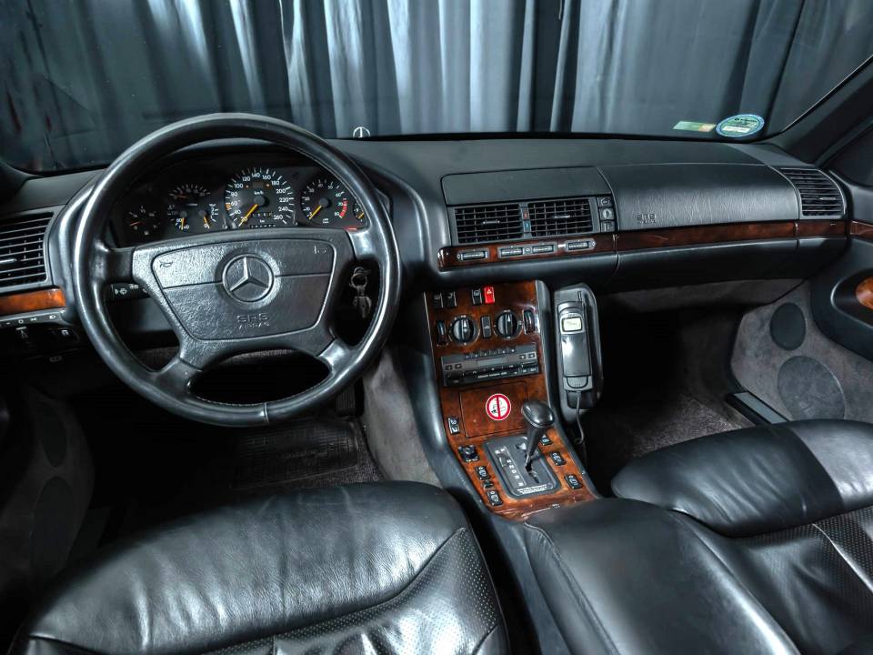 Image 23/37 de Mercedes-Benz 300 SE (1992)