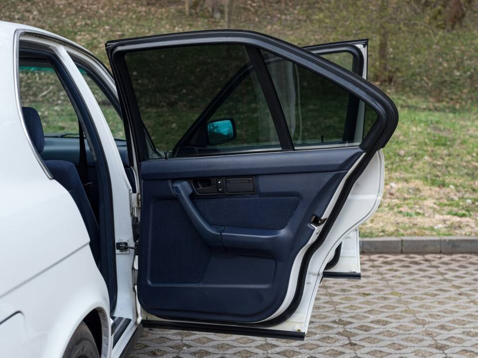 Image 27/55 of BMW 525ix (1993)