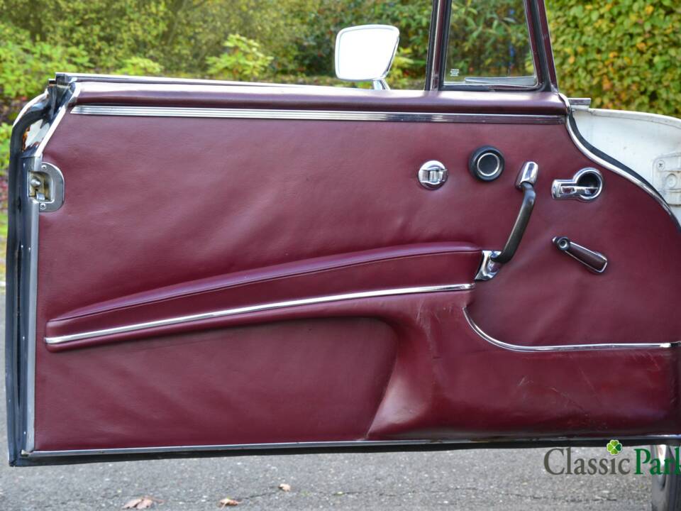 Image 9/50 of Mercedes-Benz 250 SE (1966)