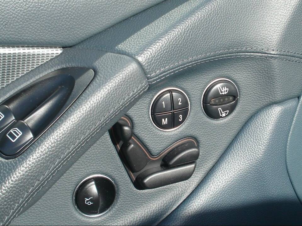 Image 23/26 de Mercedes-Benz SL 350 (2004)