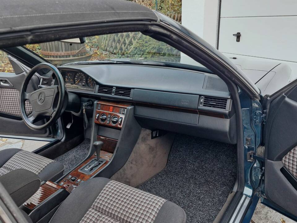 Afbeelding 18/38 van Mercedes-Benz E 200 (1995)