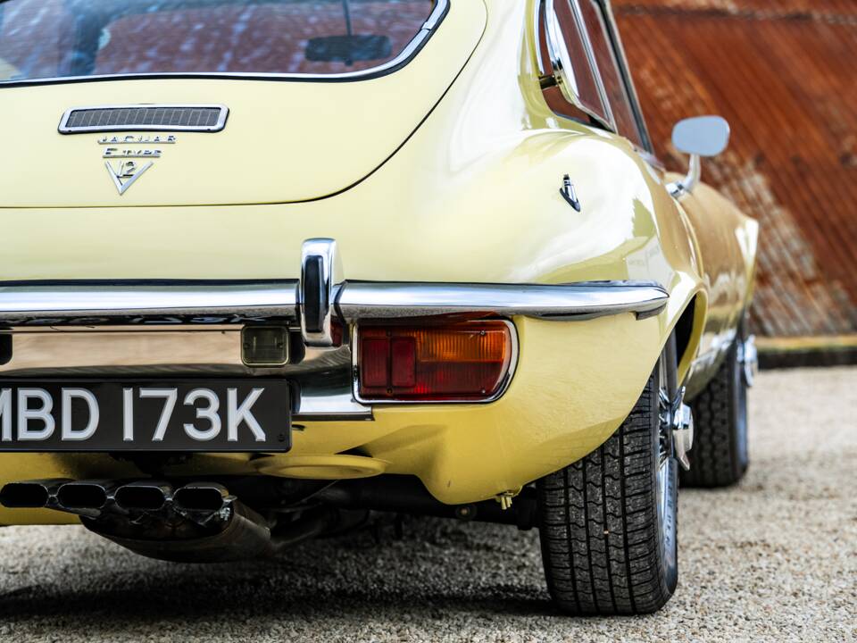 Bild 6/30 von Jaguar E-Type V12 (2+2) (1971)