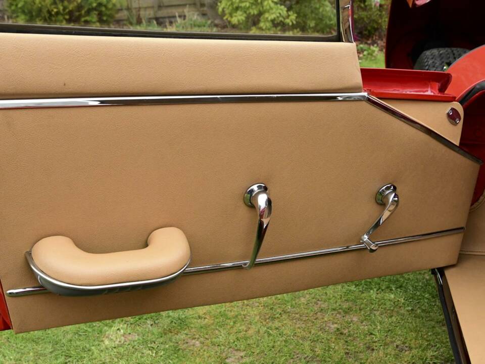 Image 35/50 de Jaguar E-Type (1968)