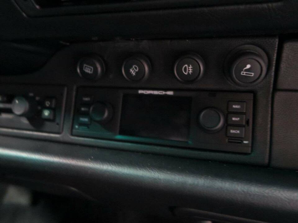 Immagine 27/43 di Porsche 911 Carrera (1997)