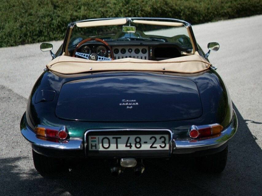 Image 8/8 of Jaguar E-Type "Lightweight" (1963)