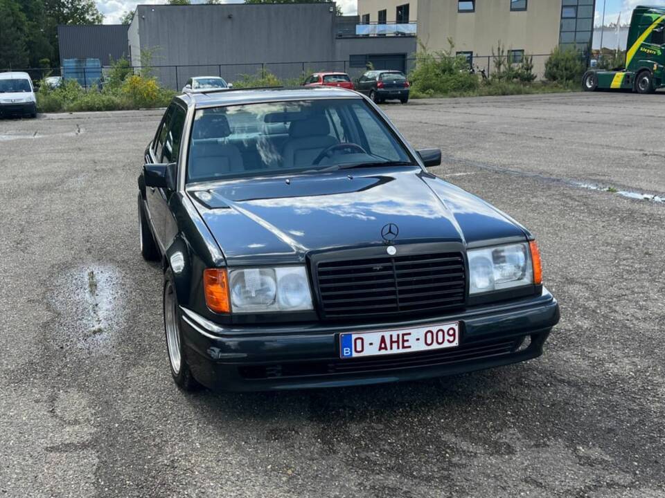 Image 5/8 of Mercedes-Benz 400 E (1991)