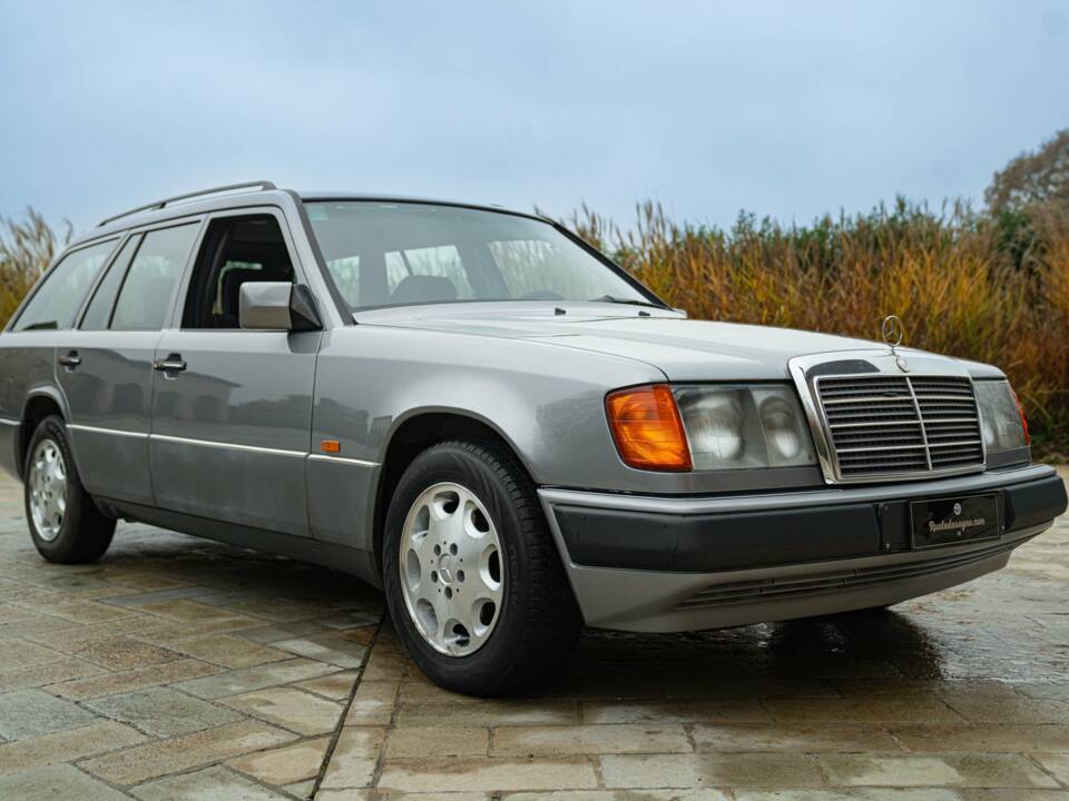 Bild 9/50 von Mercedes-Benz 200 TE (1992)