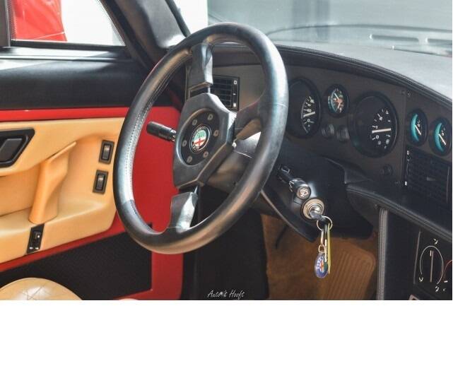 Image 21/22 of Alfa Romeo SZ (1991)