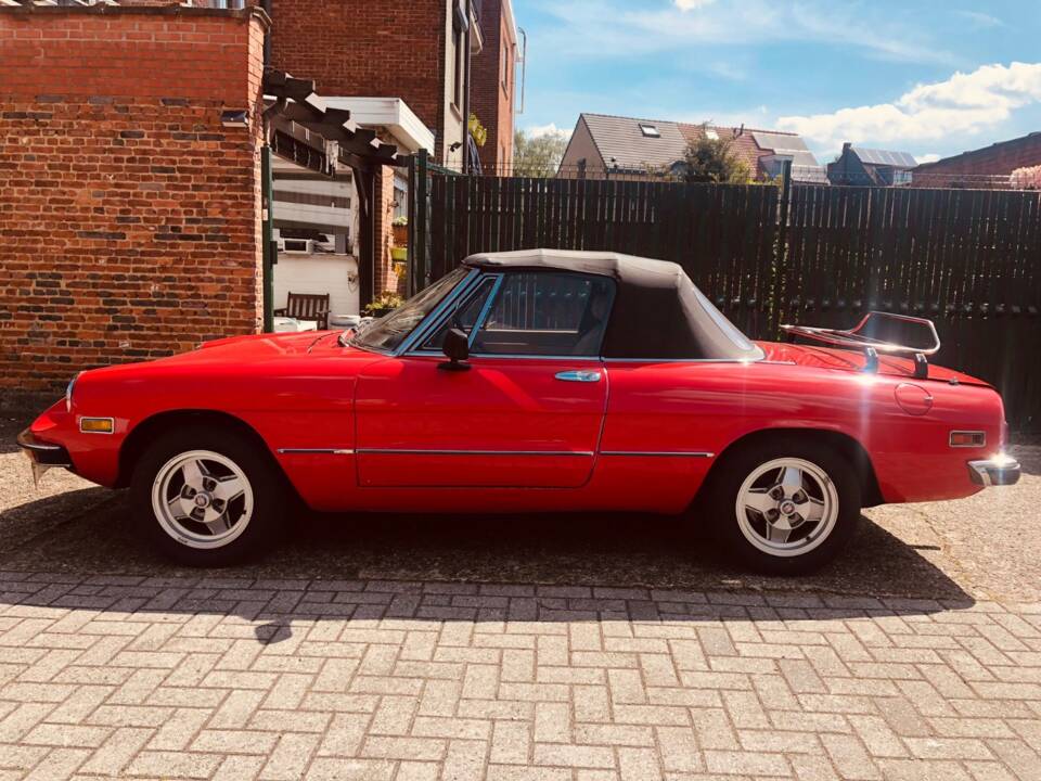 Image 3/16 of Alfa Romeo 2000 Spider Veloce (1979)