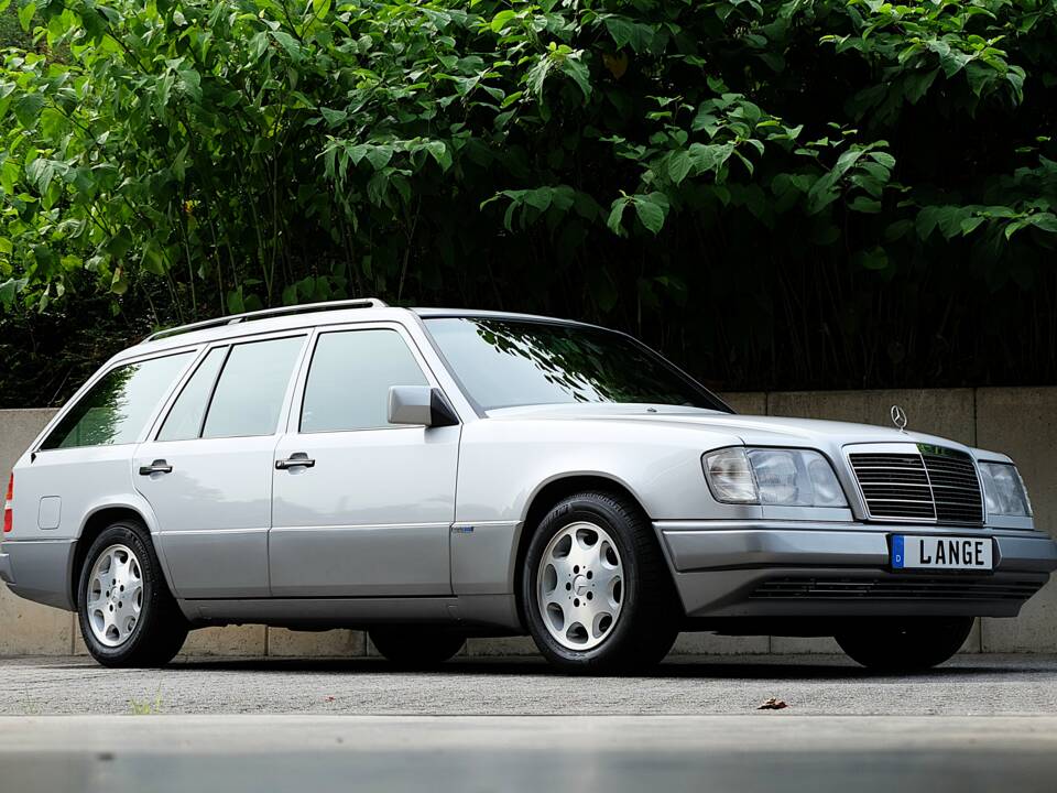 Image 1/75 of Mercedes-Benz E 280 T (1994)