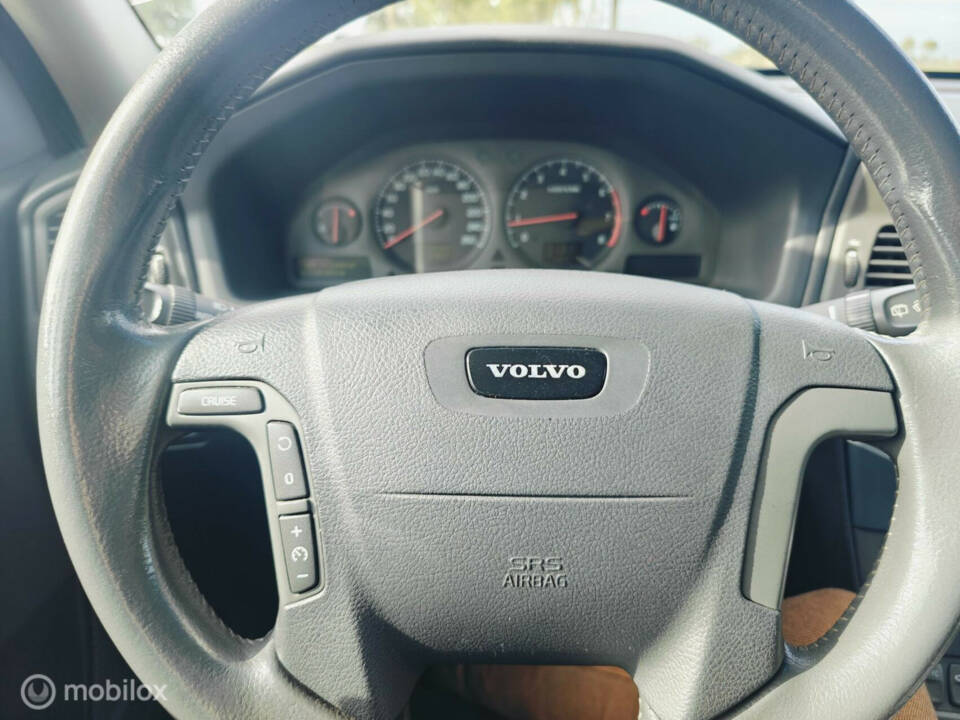 Image 18/32 of Volvo V 70 T5 (2002)