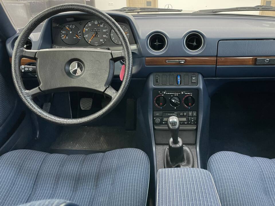 Bild 9/32 von Mercedes-Benz 300 D (1983)