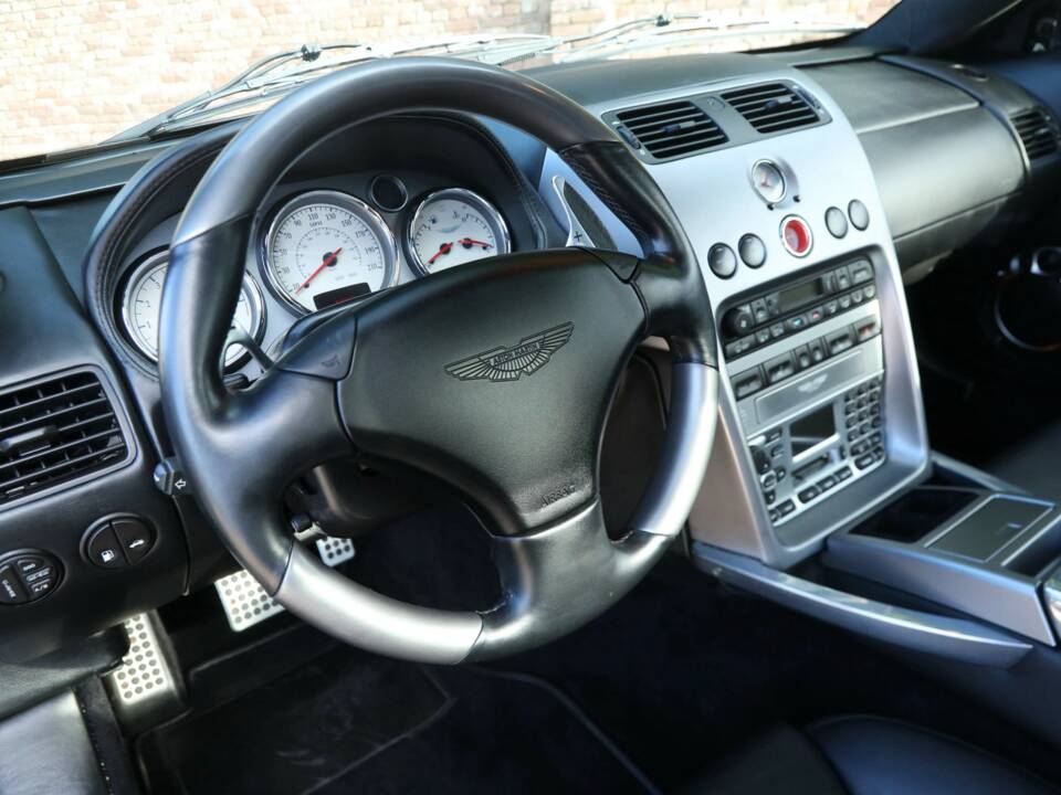 Image 43/50 of Aston Martin V12 Vanquish (2003)