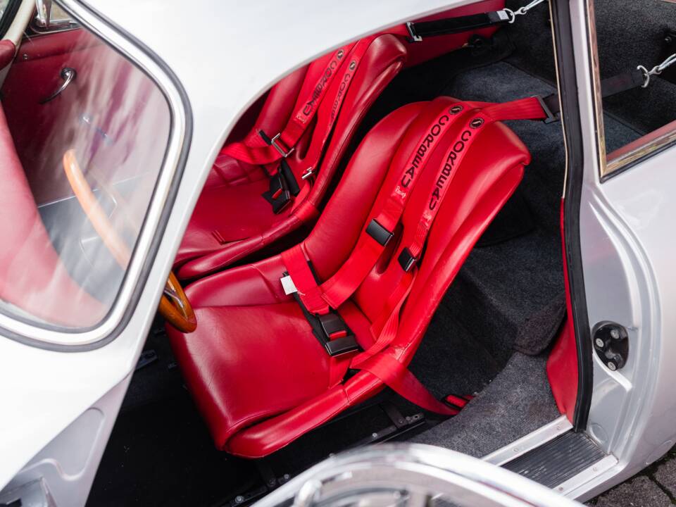 Image 26/48 of Porsche 356 C 1600 (1964)