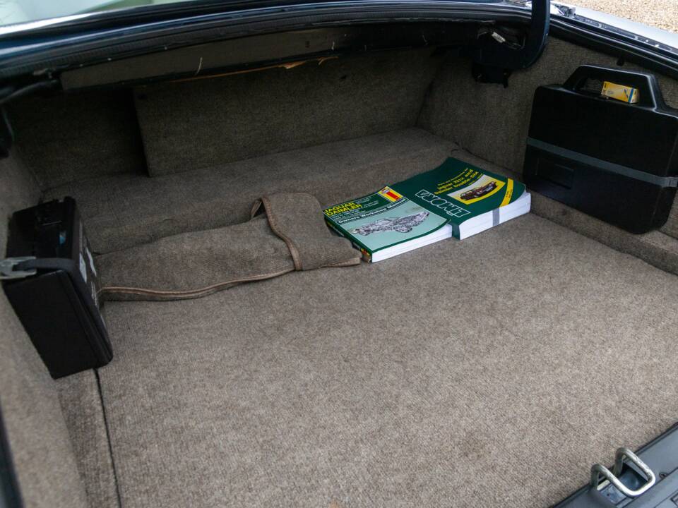 Image 11/50 of Jaguar XJ 12 (1987)