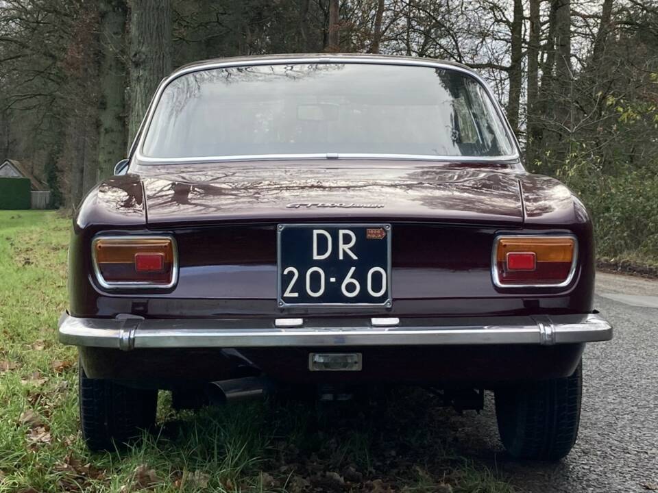 Image 3/15 of Alfa Romeo Giulia GT 1300 Junior (1971)