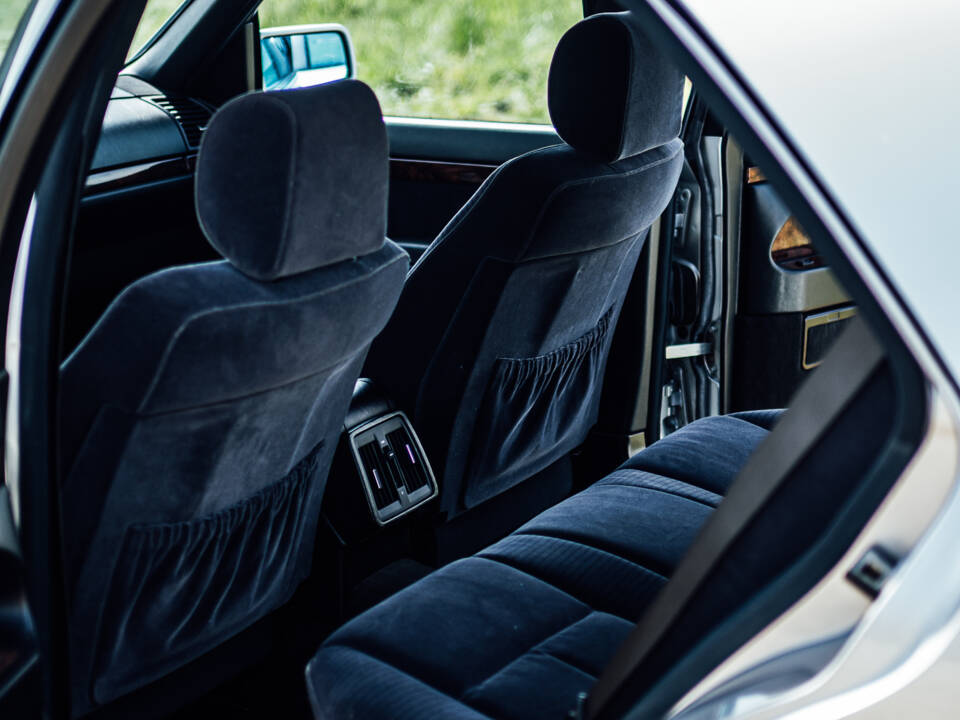 Image 23/57 de Mercedes-Benz 500 SE (1992)
