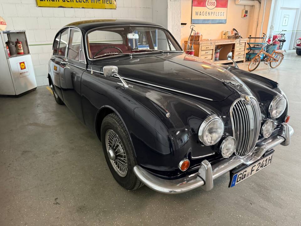Image 6/22 of Jaguar 240 (1968)