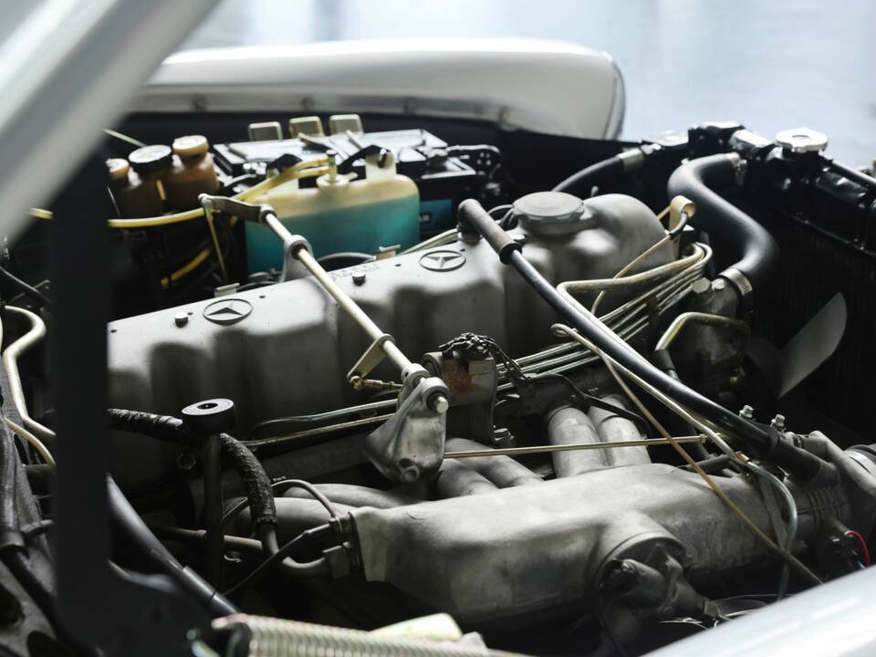 Image 41/48 of Mercedes-Benz 280 SE (1969)