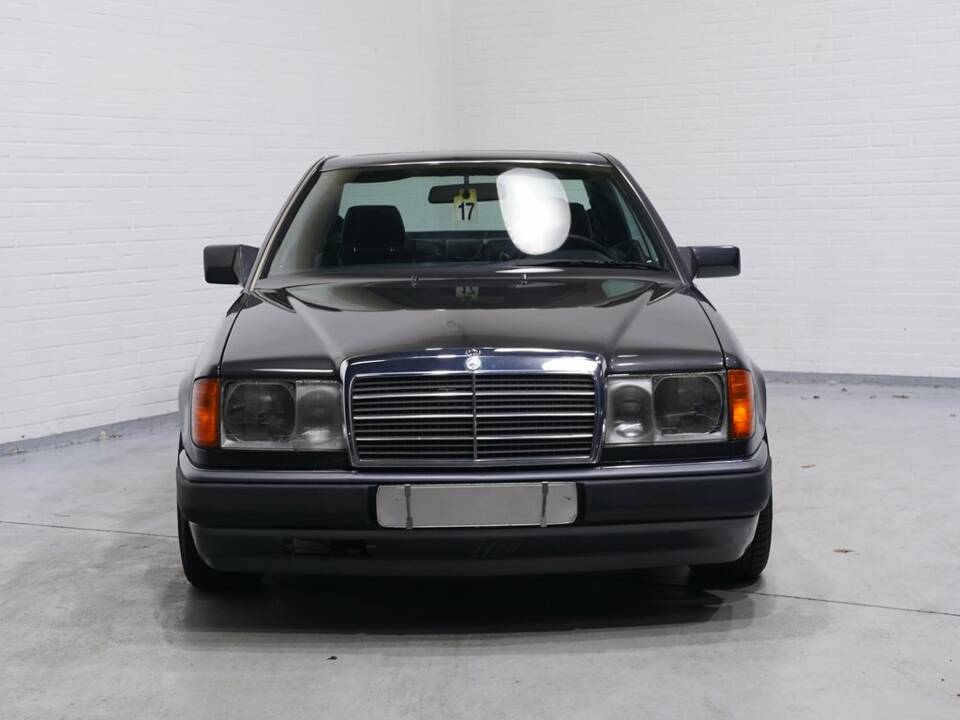 Bild 3/8 von Mercedes-Benz 230 CE (1993)