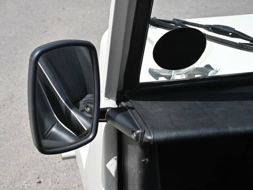 Immagine 18/50 di Mini Moke (1973)