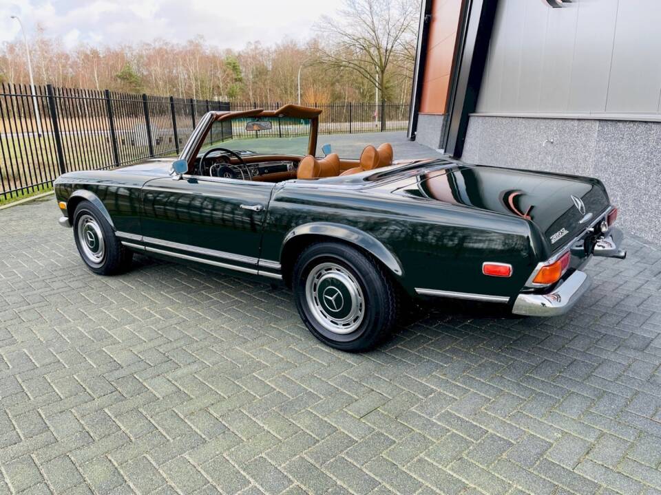 Image 11/36 of Mercedes-Benz 280 SL (1970)