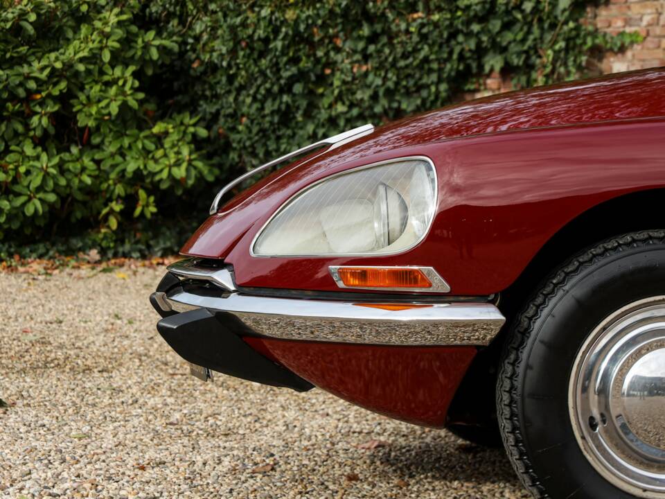 Image 24/50 de Citroën DS 21 (1971)
