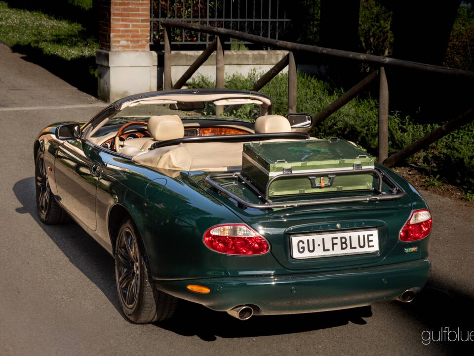 Image 18/70 of Jaguar XKR (2004)