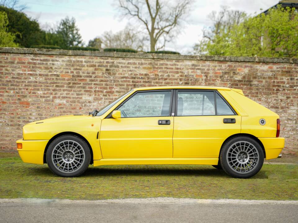 Image 44/50 of Lancia Delta HF Integrale Evoluzione II (1994)