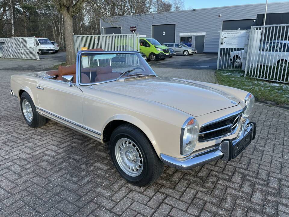 Immagine 8/50 di Mercedes-Benz 280 SL (1969)